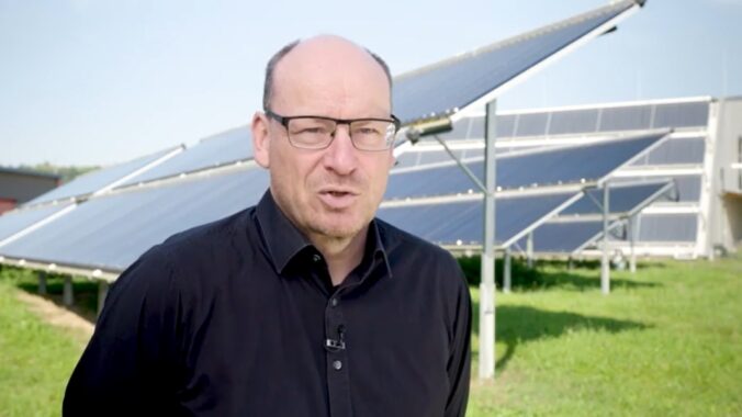 Bene Müller, Co-Vorstand von Solarcomplex. Das Unternehmen plant, realisiert und betreibt solare Nahwärmeanlagen im Süden Baden-Württembergs.